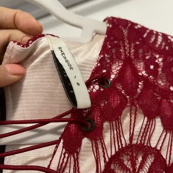 Red lace dress - Picture 9 of 9